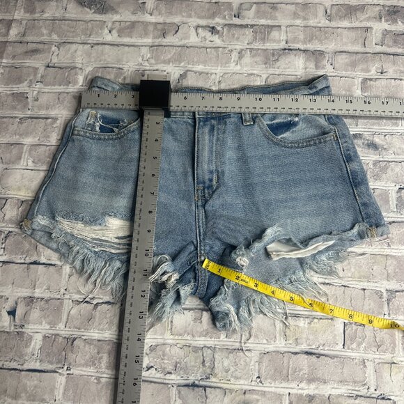 EUC Cello Distressed Denim Shorts 2' Inseam Size Small - Picture 14 of 15